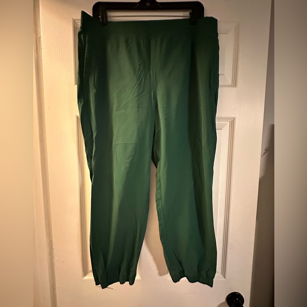 Lululemon adapted capri jogger women’s size 12